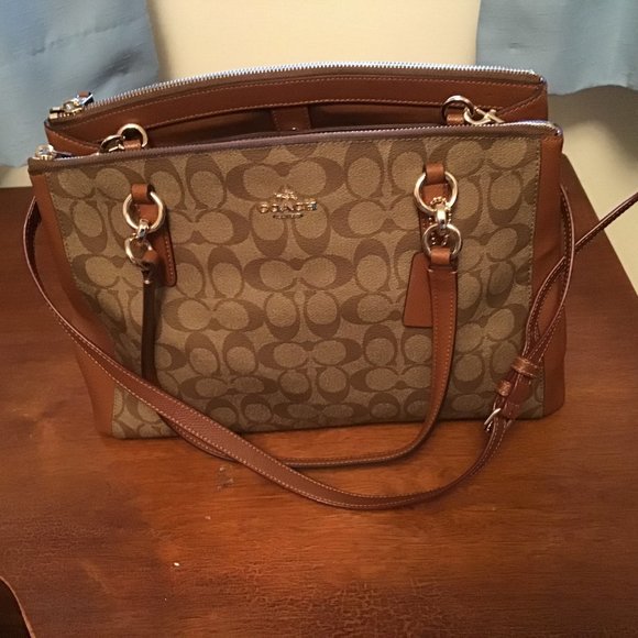Coach Handbag in Signature Canvas - Picture 1 of 1